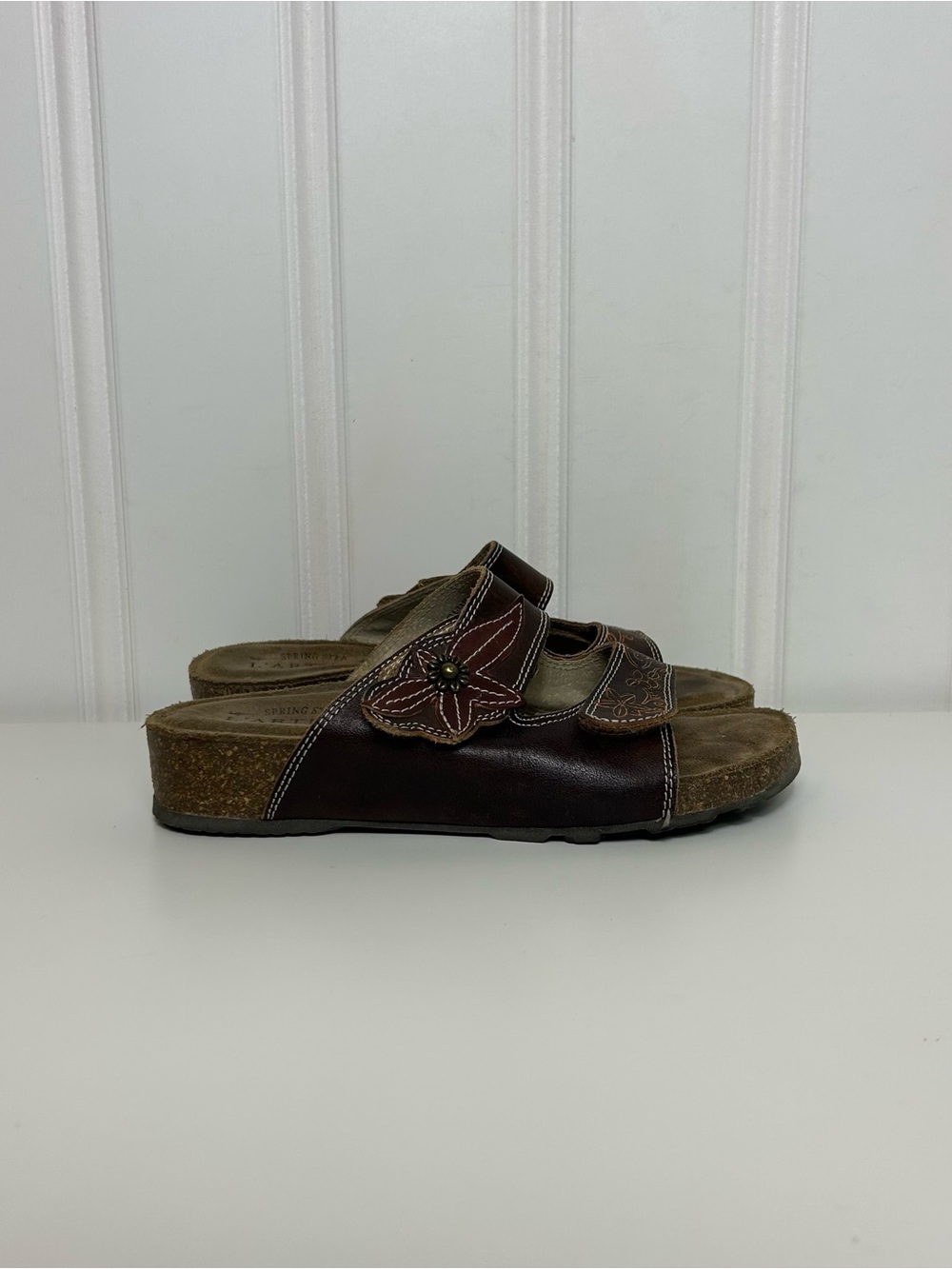 L’artiste spring step floral star strap brown leather sandals women’s 5
